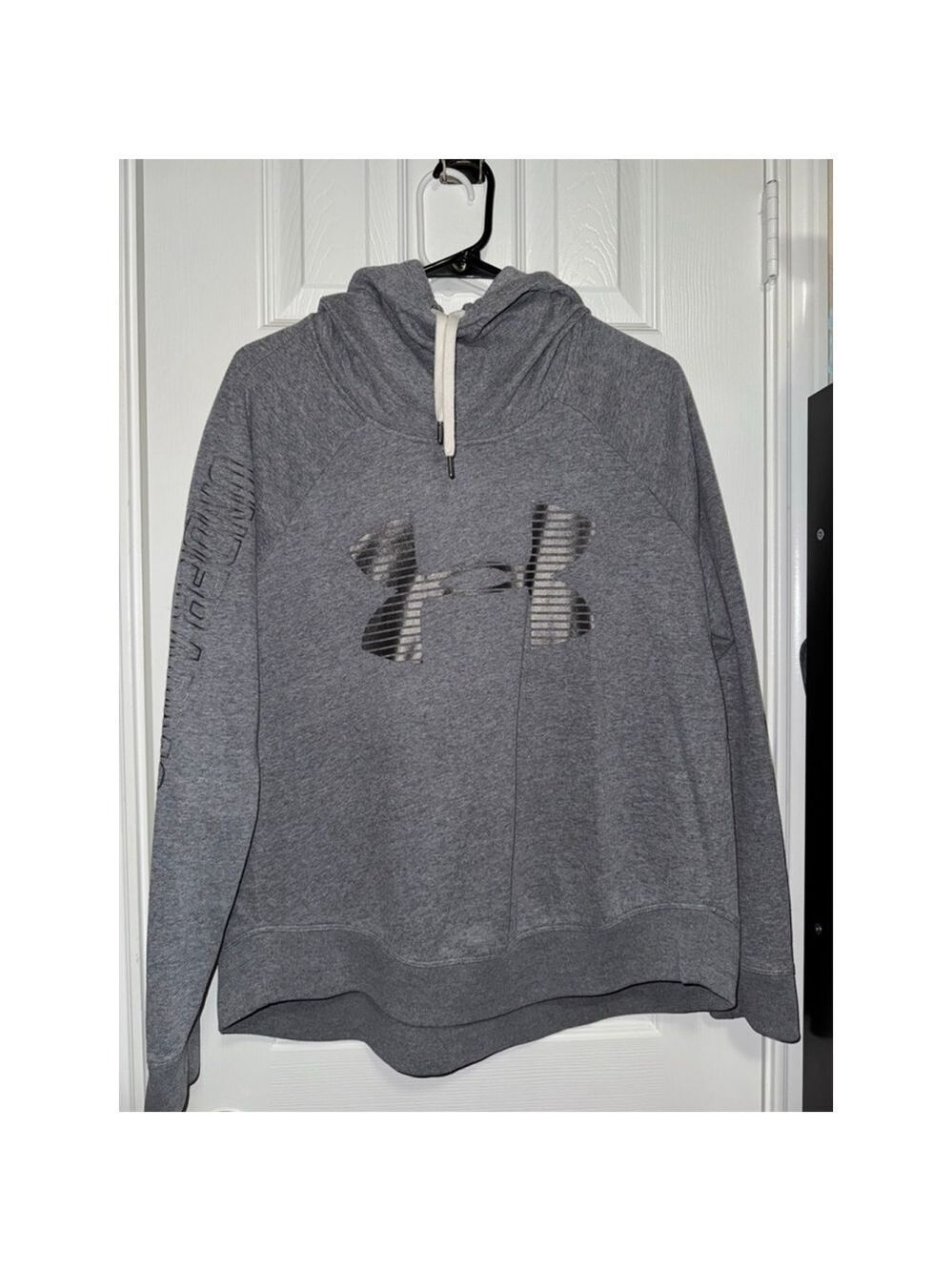 Under Armour Women’s Gray Hoodie Large Athletic Pullover Logo Sweatshirt - Picture 5 of 7